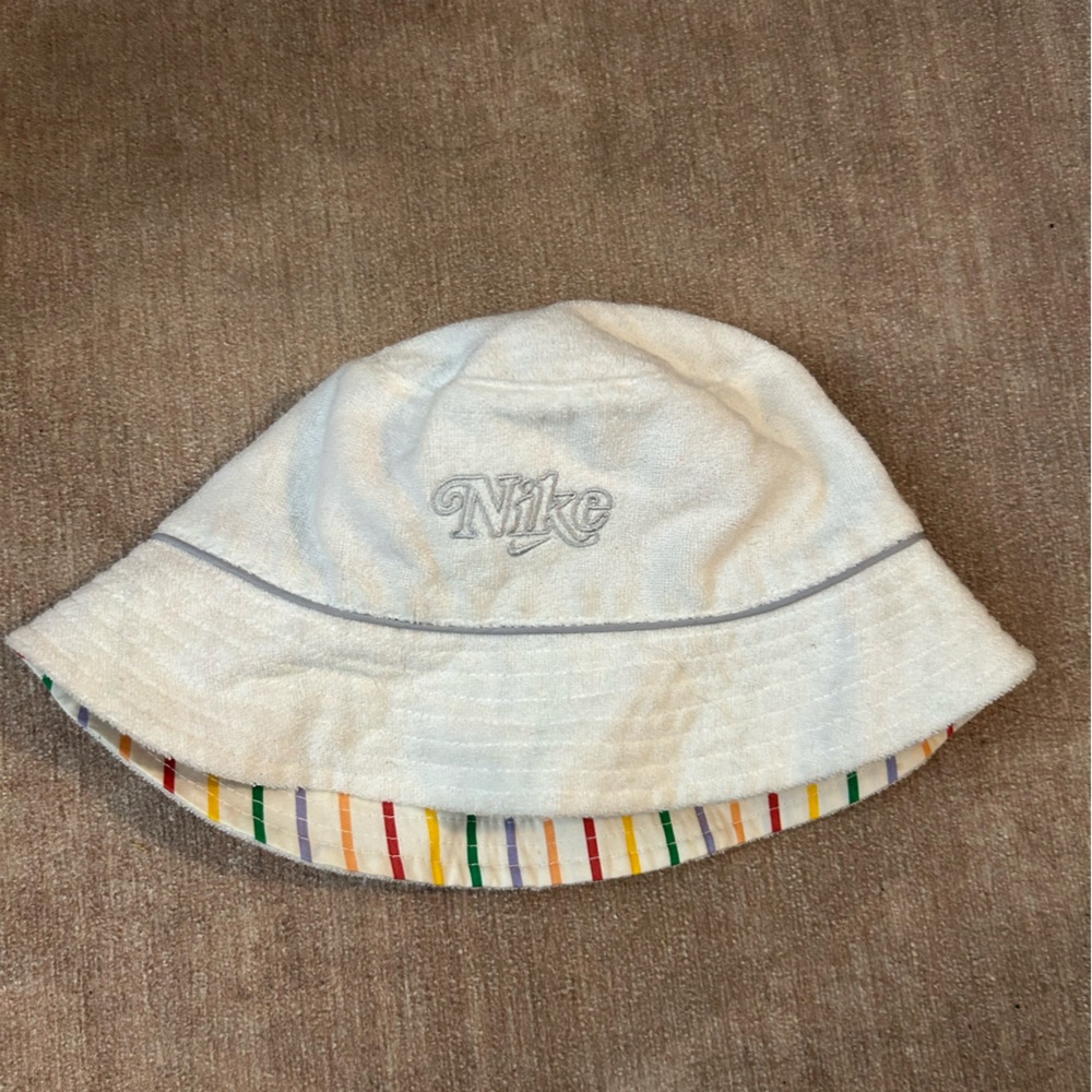 Kids Nike White Reversible Bucket Hat with Colorful Stripes